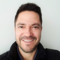 Luis Ucrós Email