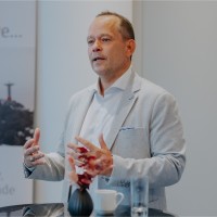 Email e telefono di Raymond van der Loos