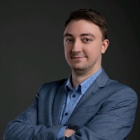 Mariusz Kubiak Email