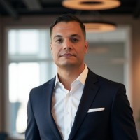 JLL Employee Erik Perez's profile photo