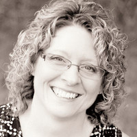 Pella Hosting Employee Lesli Nelson's profile photo