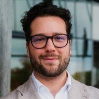 Simon Storz Email