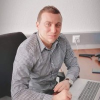 Tibor Vácz Email