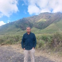 Ari Andriasno Email
