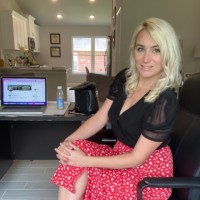 Holly Combs Email & Phone Number