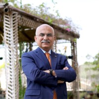 E-mail e número de telefone de Umar Khan