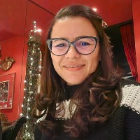 Thayse Neves Email