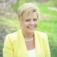 Lezlie Chicker Email & Phone Number
