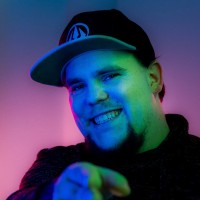 attract mode agency Employee Roman Schwarzfeld's profile photo