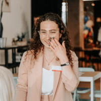 Anna Leonova Email