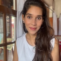 Larissa Santos Email
