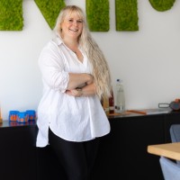 Anna-Carina Roth Email