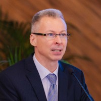 Petr Jakubik Email