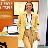 Getup Cloud - GROW IN THE CLOUD Employee Camila Bedretchuk's profile photo