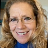Darlene Skiotis Email & Phone Number