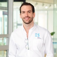 ES Windows Employee Oscar Carbo's profile photo