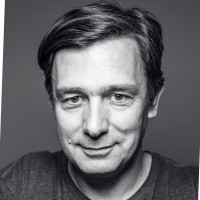 Professional Artist Employee César Meneghetti's profile photo