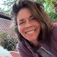 String & Can Multilingual Online Employee Laura Holcomb's profile photo