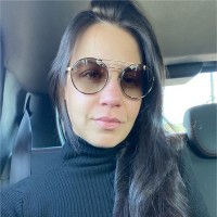 Farma e Farma Employee Thais Duarte's profile photo