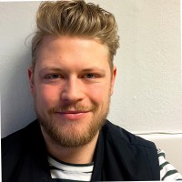 Simon Kjær Email