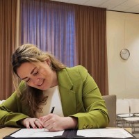 Manon Hoope Email & Phone Number