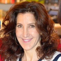 Magdol & Ross Employee Leslie Ross's profile photo