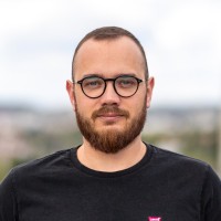 Róbert Tamáš Email