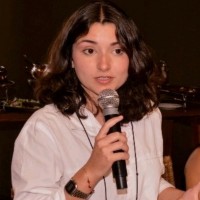 Júlia Gomes Email