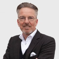 Arne Lümkemann Email