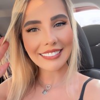 TopShop Employee Nathália Ferreira's profile photo