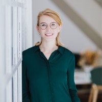 Julia Mundri Email