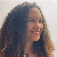 Juliane Gomes Email