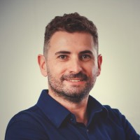 André MacHado Email