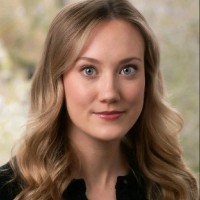Brunswick Group Employee Harriet Evans's profile photo