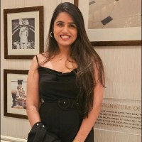 Komal Bapna Email