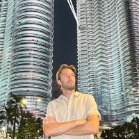 To Interface Employee Julian Loef's profile photo