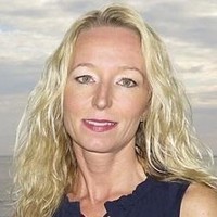 Helene Åkerblom Email