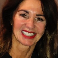 Van Elle Employee Lisa Comery's profile photo