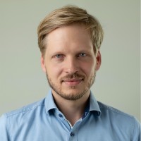 Simon Heinrichs Email & Phone Number