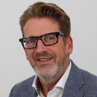 Rene de Vries Email