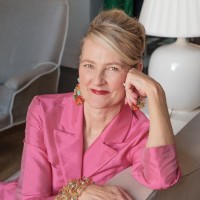 Frances Valentine Employee Elyce Arons's profile photo