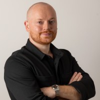Christopher Baumgärtner Email