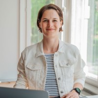 Juliane Menge Email