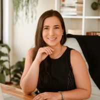 Bob´s Employee Carina Campanholo's profile photo