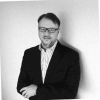 E-mail e número de telefone de Chris Nicol