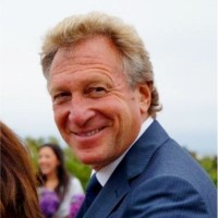 E-mail e número de telefone de Thom Kidrin