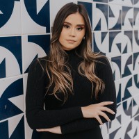 Isabela Lobato Email