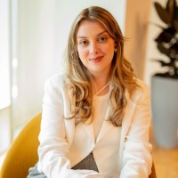 Larissa Pedroso Email