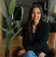 Nisrine Lakis Email