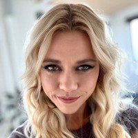 Obus Employee Deb Yann's profile photo